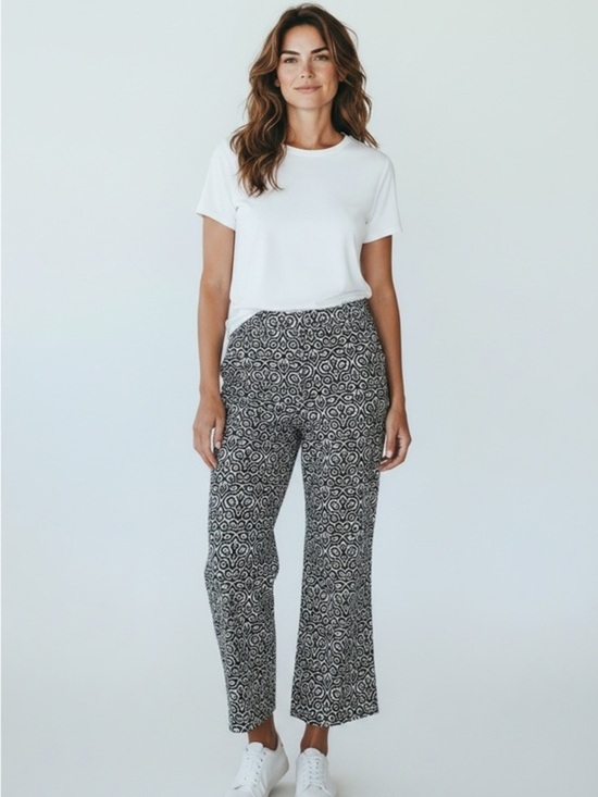J. Crew Pants - J. Crew Printed Crop Pants in blue Black & White size 8 summer